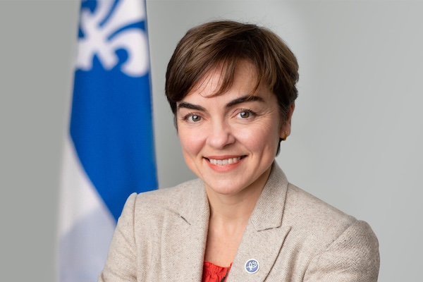 魁北克省长换人，公布优先事项，弗雷谢特当选CAQ领袖，距大选仅剩半年