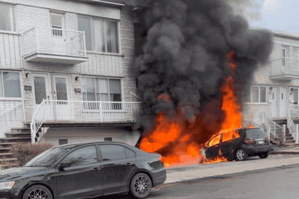 LaSalle民宅大火，英雄神兵天降，救出五人后悄然离去！他让整个国家都感到骄傲！