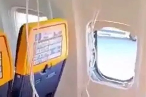 靠窗座位风险大！一航班舷窗高空破碎，男子头部瞬间被吸出舱外！